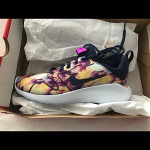 BRAND NEW Nike Kaishi 2.0 tennis shoes, size 7